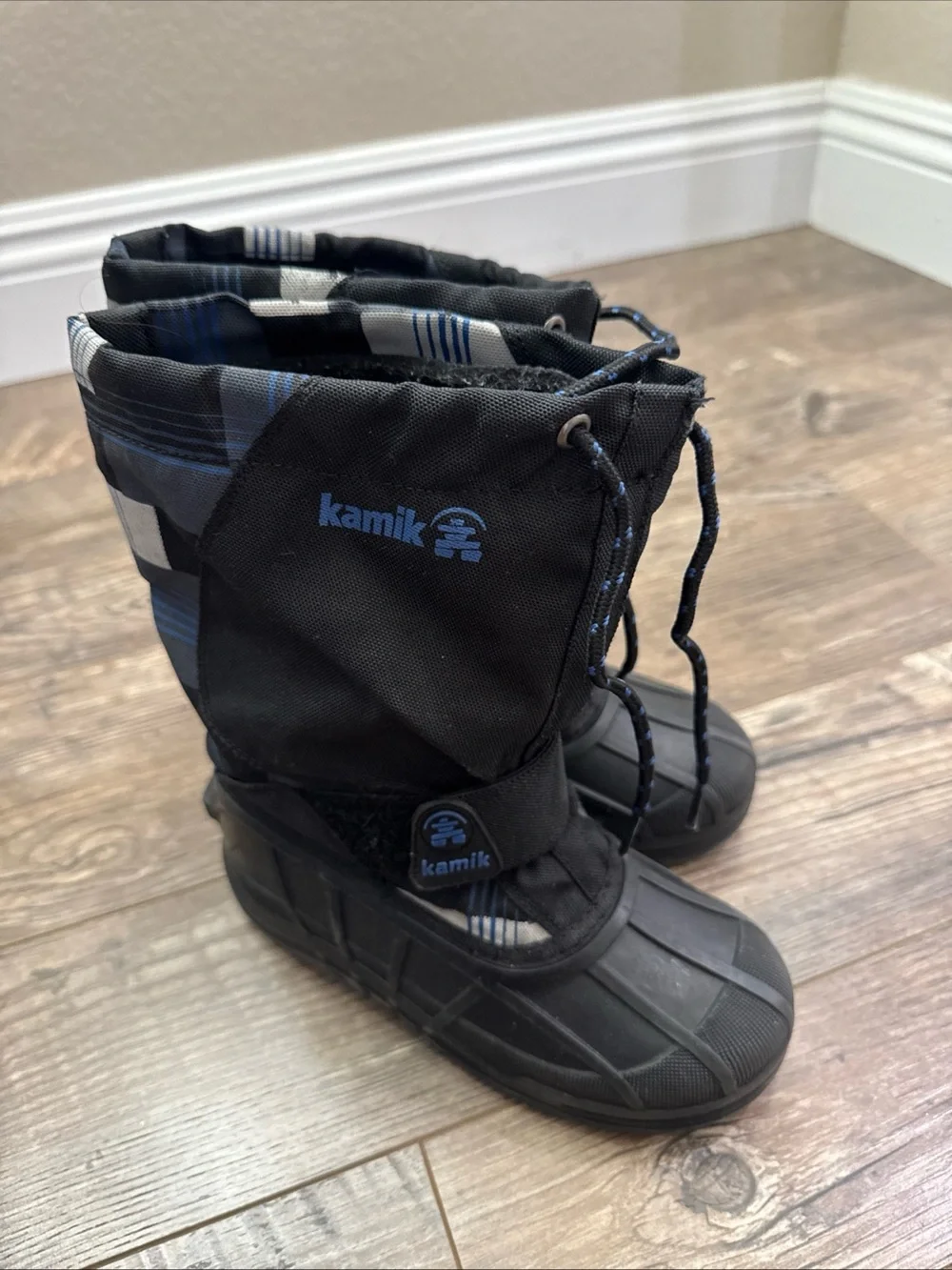 Kamik Kids Snow Boots Black Blue Plaid Winter Insulated 8” Sole No Size Tag